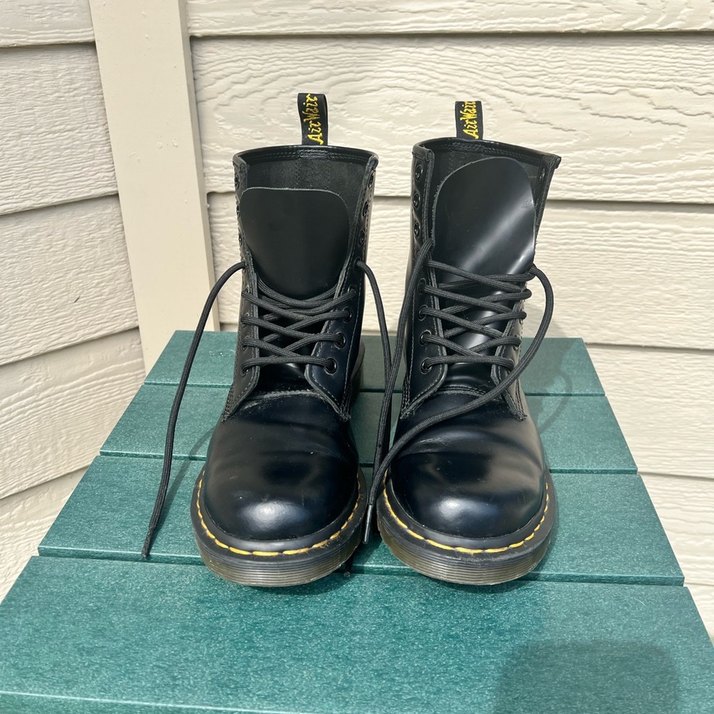 E775 EUC Doc Martens 1460W boots